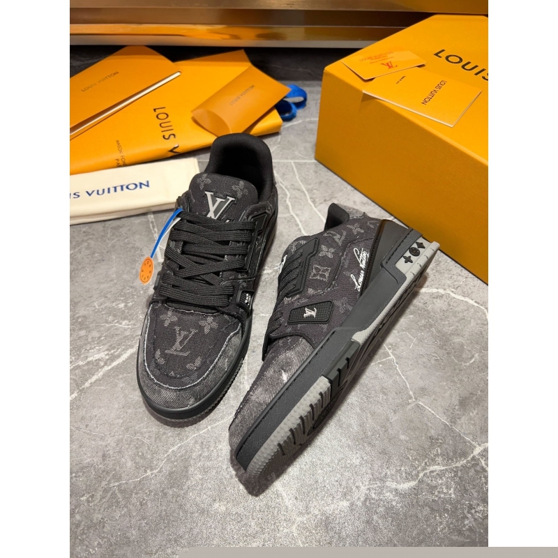 l**is V*t*n sneakers